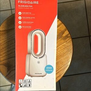 Frigidaire Bladeless Fan in White
